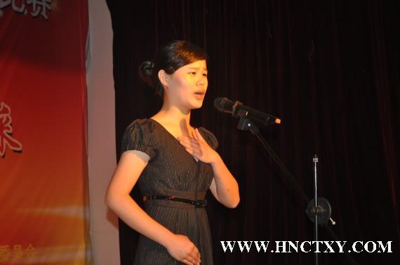 王舒婷在深情的演讲